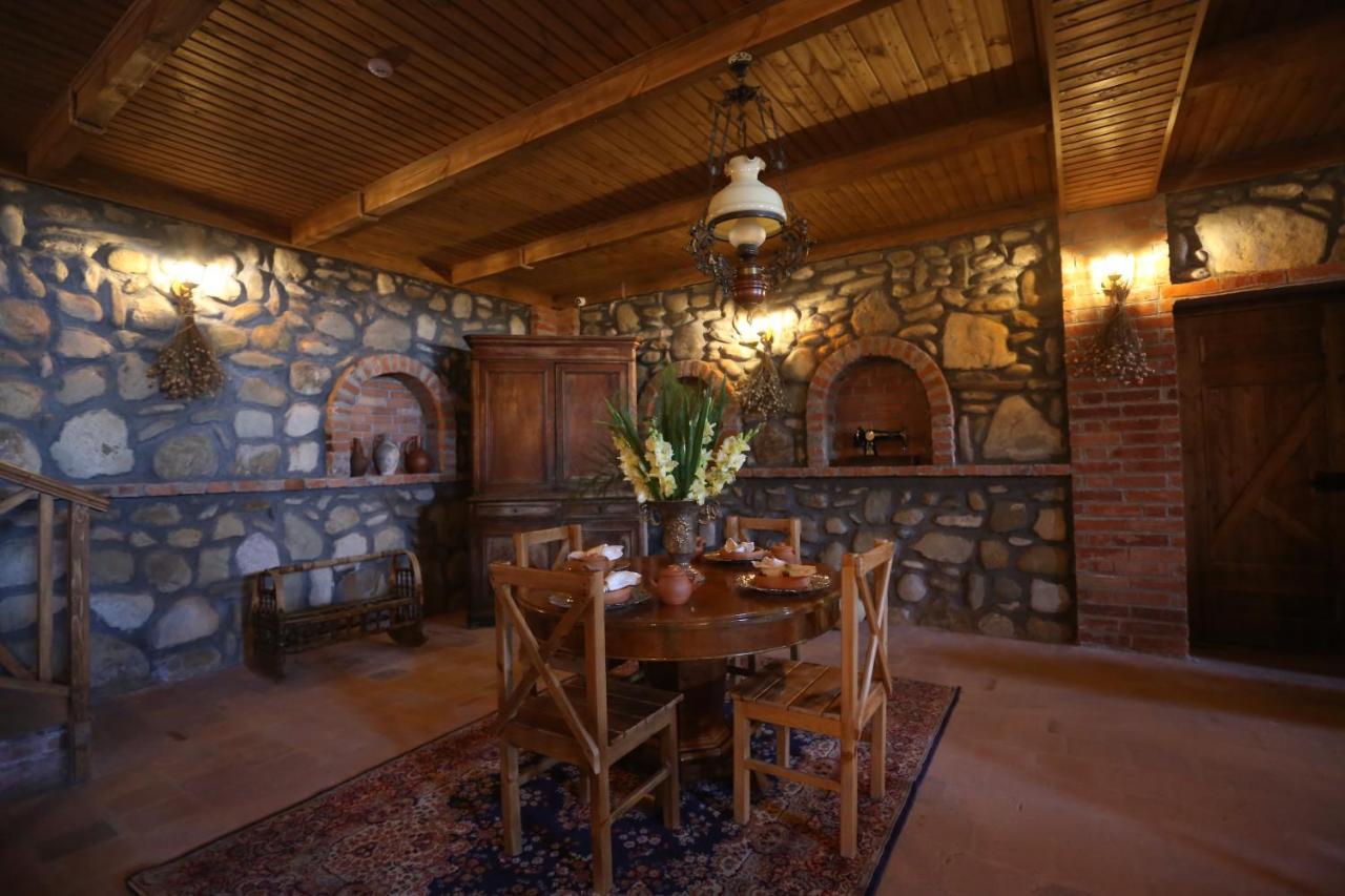 Chateau khashmi Bagian luar foto
